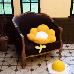 Orange Flower Cat Bed -A Great Coffee Shop 20 606159f9 af49 4bbf ac37 c94a2b212ea2